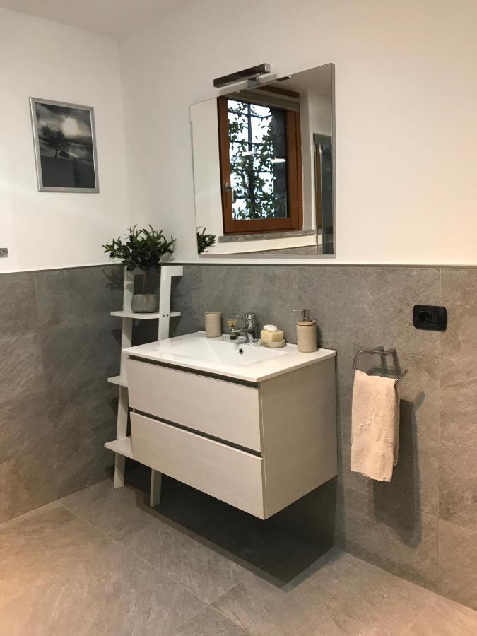 Armonie Del Lago - Lakeview Retreat With Private Garden, Pool & Jacuzzi Baveno Quarto foto